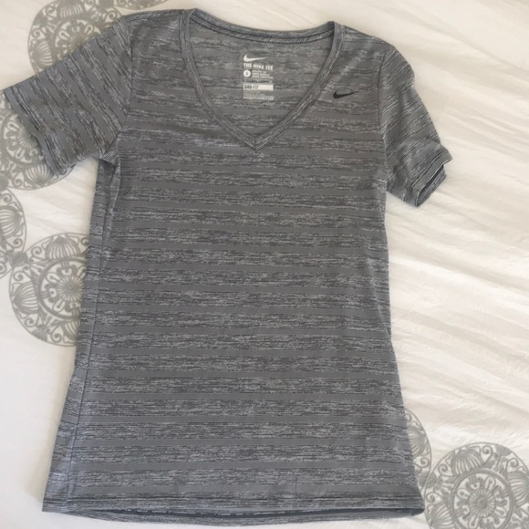 Nike Dri fit Tee - Picture 4 of 6